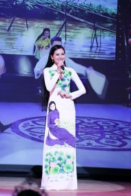 Tiểu sử Kim Thoa cô ca sĩ kiêm người mẫu doanh nhân người Việt 