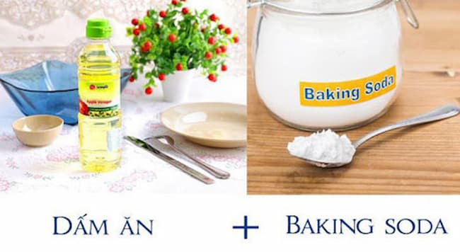 Hỗn hợp Baking soda với dấm và nước nóng thông tắc rất hiệu quả