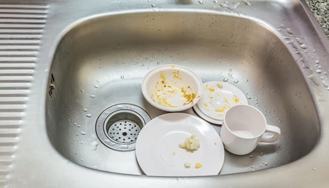 Cống liên tục xuất hiện mùi hôi là dấu hiệu cho thấy chúng đang tắc