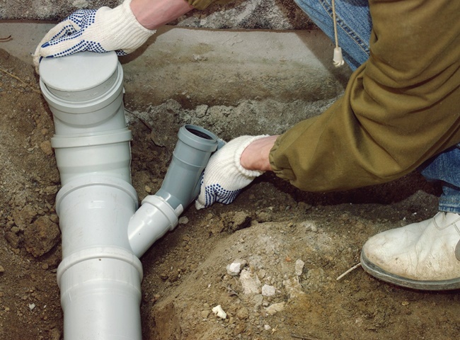 Đào đường cống thoát nước quận 2 do lắp sai đường ống.