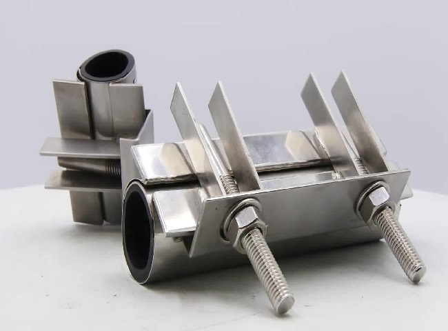 sua duong cong thoat nuoc bang kep nhua