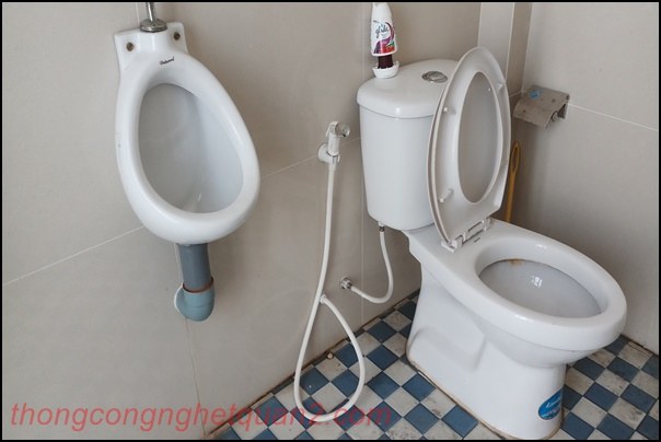 C&aacute;ch xử l&yacute; bồn cầu bị r&ograve; rỉ
