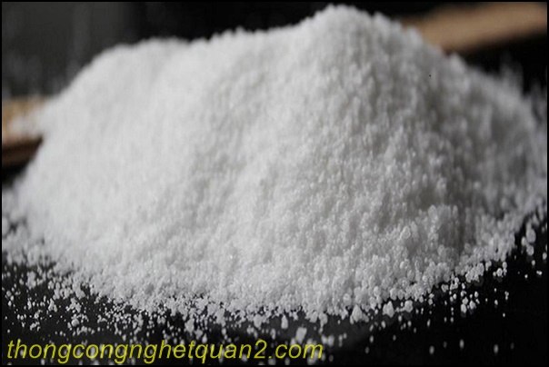 Vệ sinh bồn cầu bị ố v&agrave;ng bằng h&agrave;n the