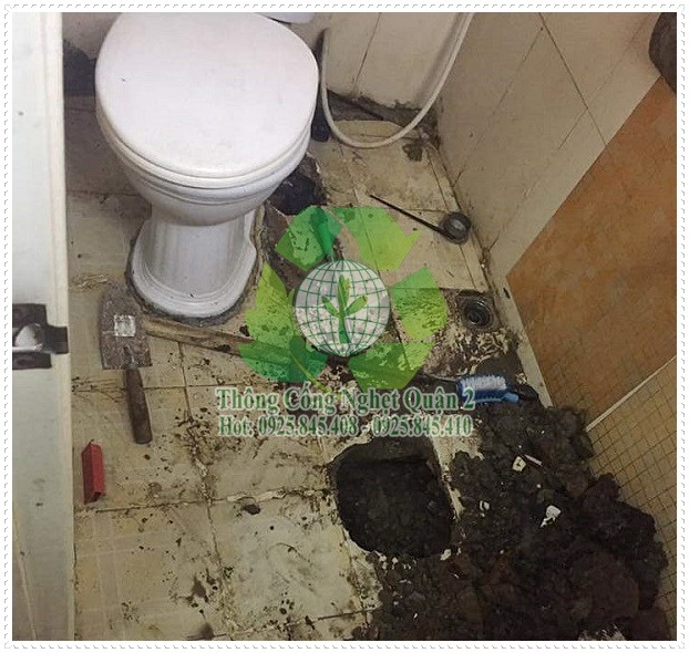 Thông tắc bồn cầu bị nghẹt