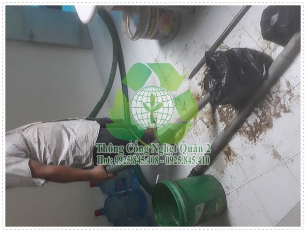 Th&ocirc;ng bồn cầu nghẹt bằng Pittong